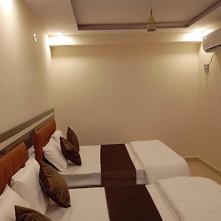 Aadya Inn New Luxury Hotel Tirupati Esterno foto