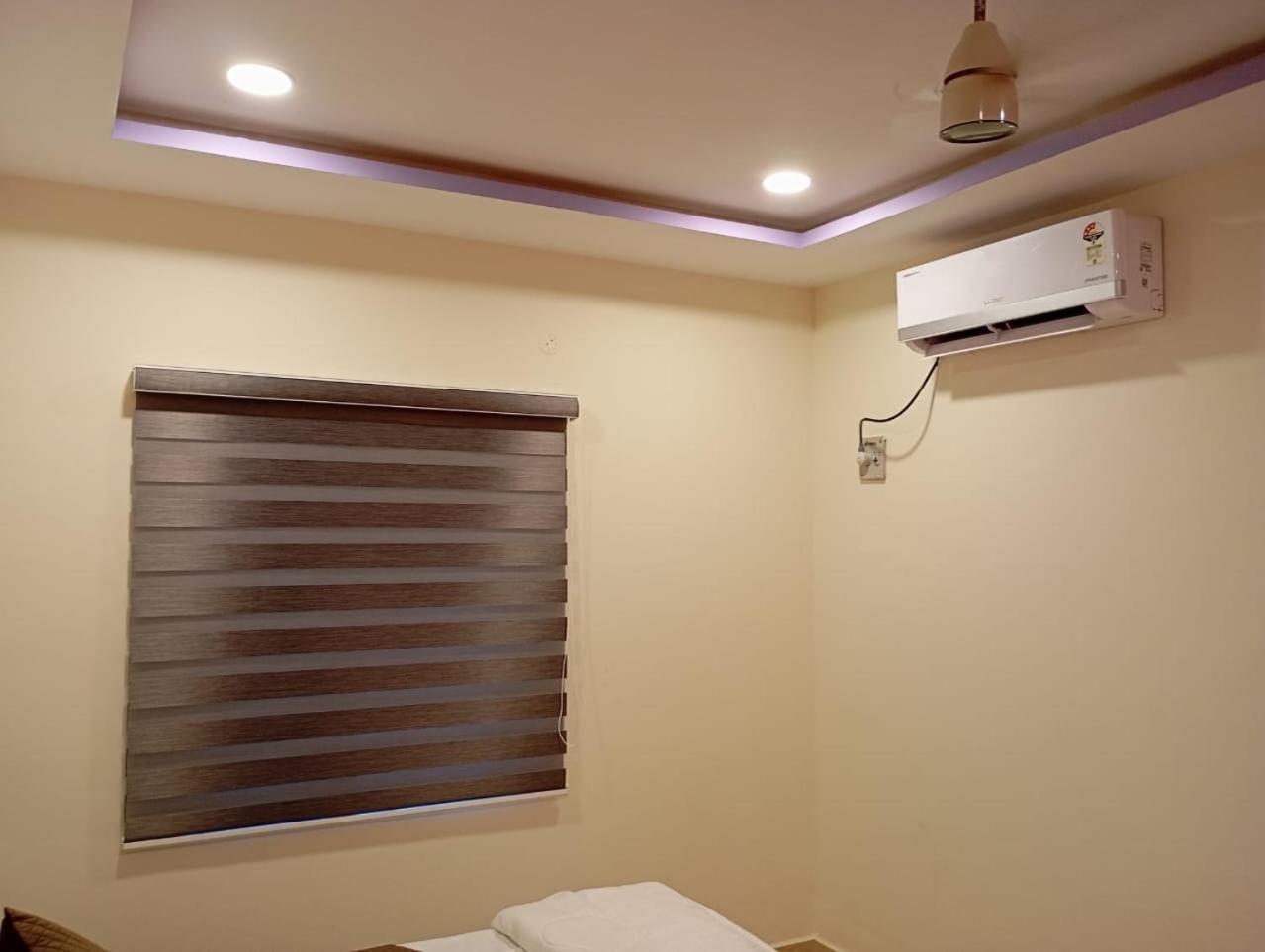 Aadya Inn New Luxury Hotel Tirupati Esterno foto