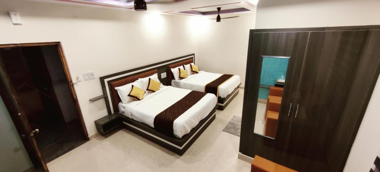 Aadya Inn New Luxury Hotel Tirupati Esterno foto