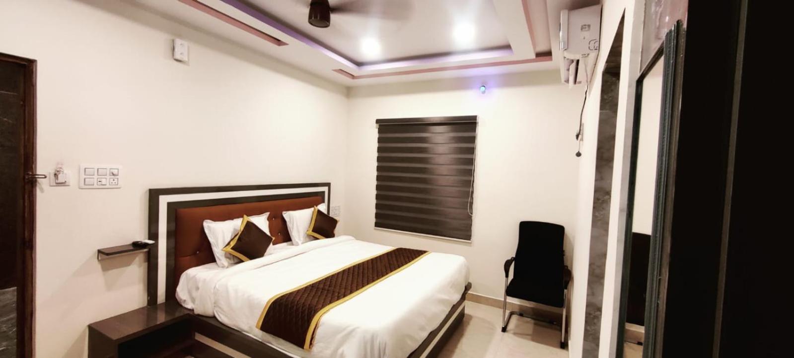 Aadya Inn New Luxury Hotel Tirupati Esterno foto